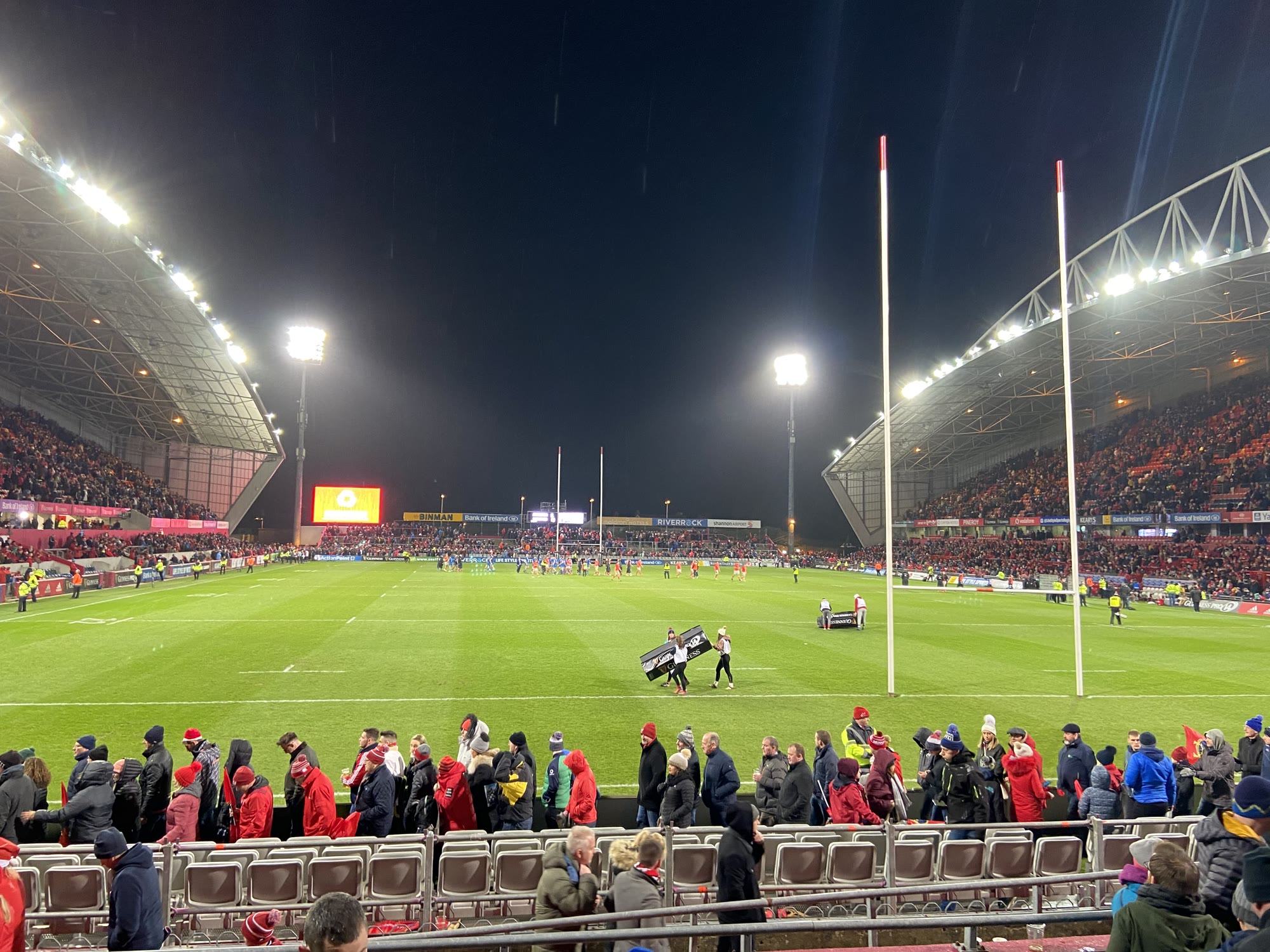 Leinster speel onder die ligte op Thomond Park